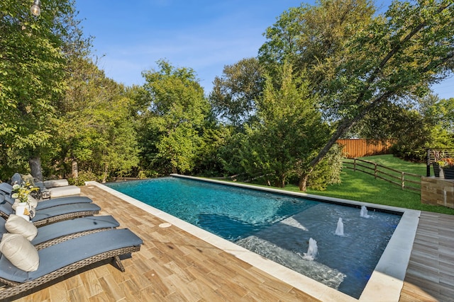 view of swimming pool