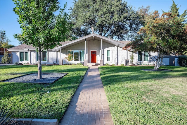 view of front facade with a front yard