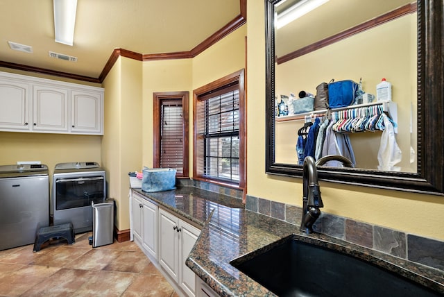 laundry room featuring cabinets, independent washer and dryer, crown molding, and sink