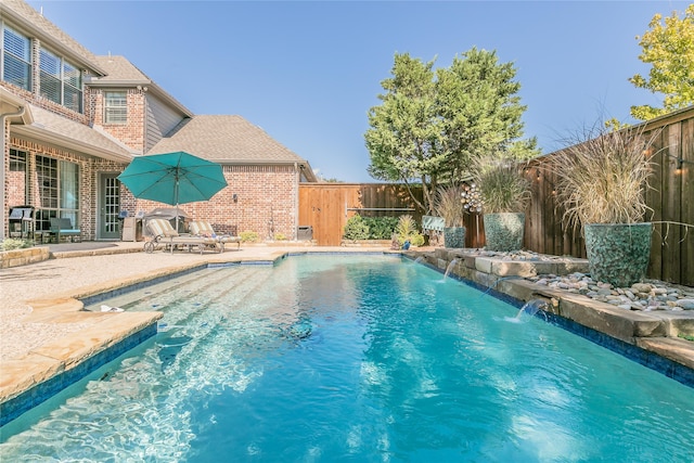 view of pool featuring a patio area and pool water feature