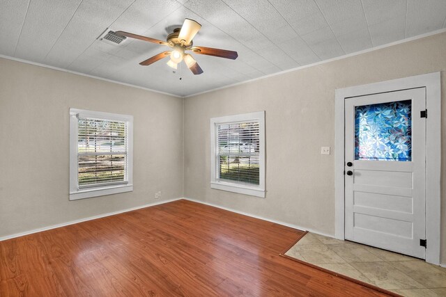 foyer featuring ceiling fan, light hardwood / wood-style floors, and crown molding