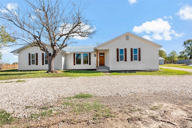 ranch-style home with a front yard