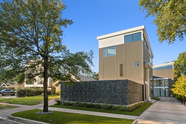 exterior space featuring a yard