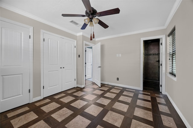 unfurnished bedroom featuring ceiling fan and crown molding