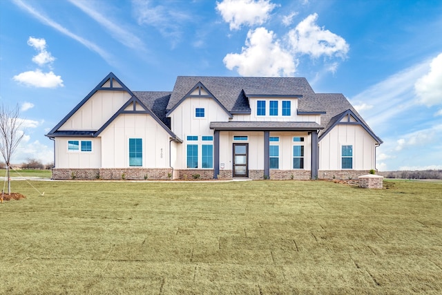 view of front of home featuring a front lawn