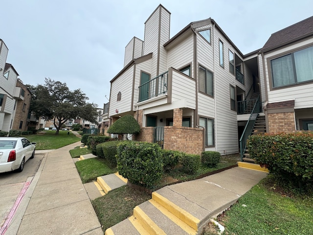 view of home's exterior