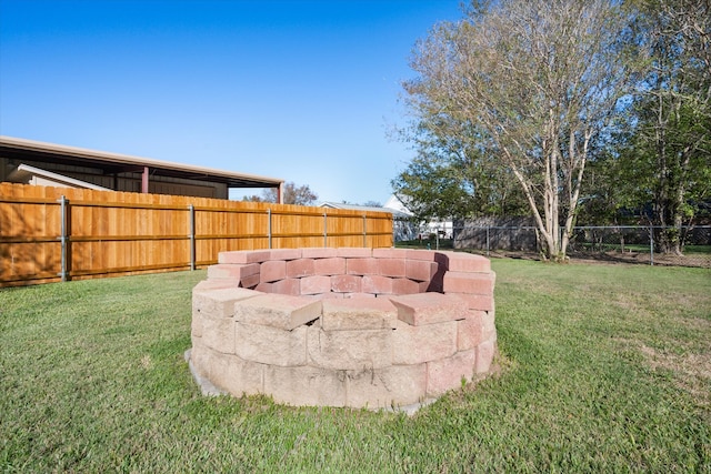 view of yard with a fire pit