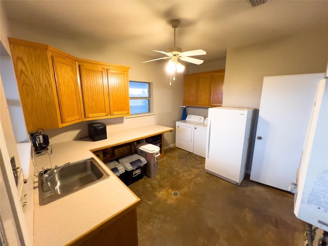 kitchen with ceiling fan, sink, washer and dryer, and white refrigerator