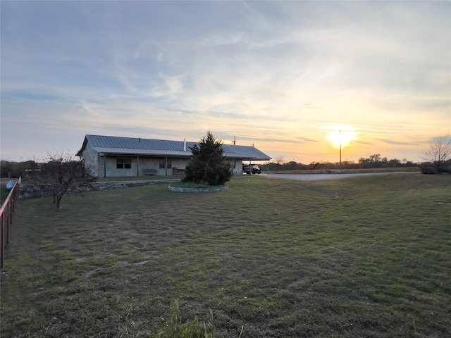 view of yard at dusk