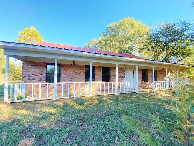 view of front facade featuring a porch