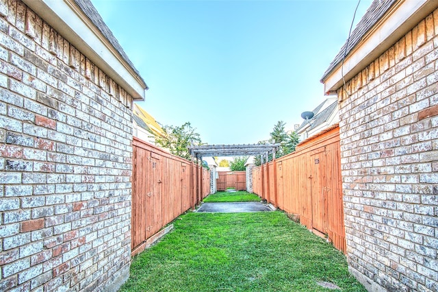 view of yard featuring a pergola