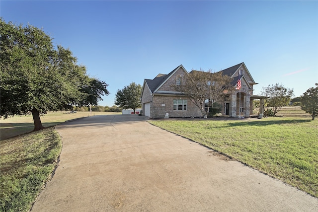 view of front facade featuring a front lawn and a garage