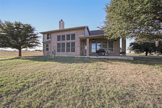 back of house featuring a lawn