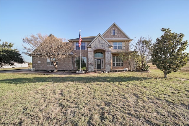 view of front of home featuring a front yard