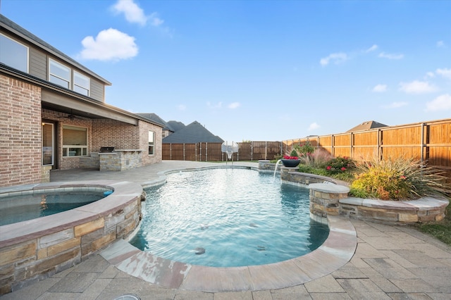 view of pool with an in ground hot tub and pool water feature