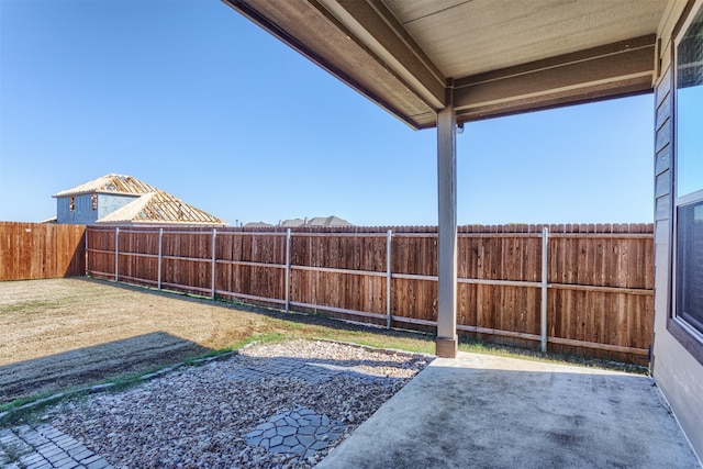 view of yard featuring a patio area