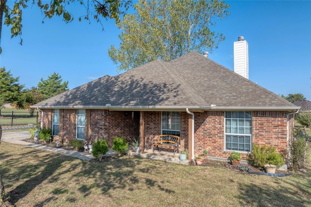 view of front facade with a front lawn