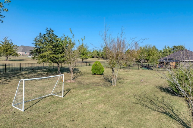 view of yard featuring a rural view