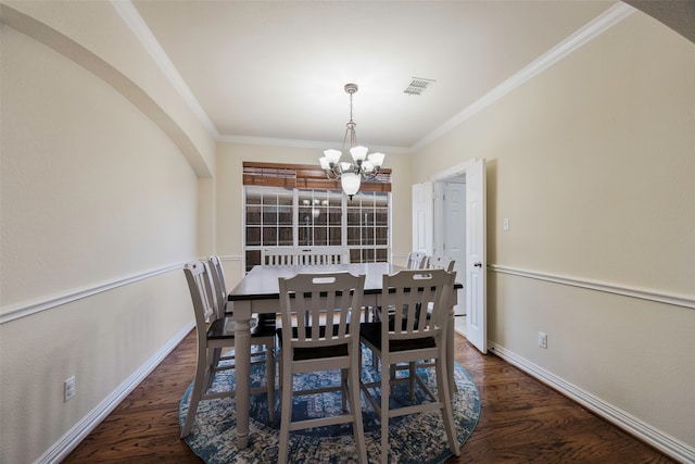 dining space with crown molding, a chandelier, and dark hardwood / wood-style floors