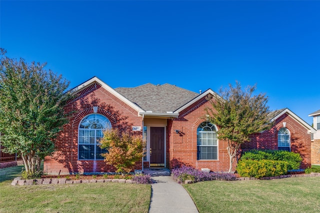 view of front of house featuring a front yard