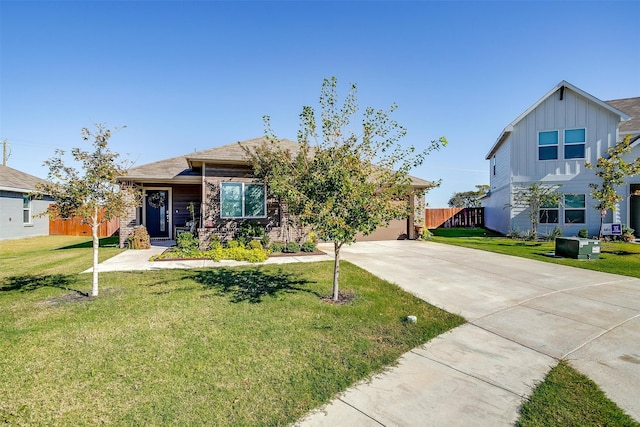 view of front of home featuring a front lawn