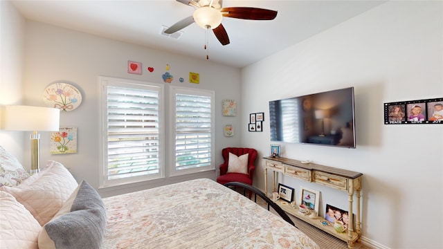 bedroom with ceiling fan