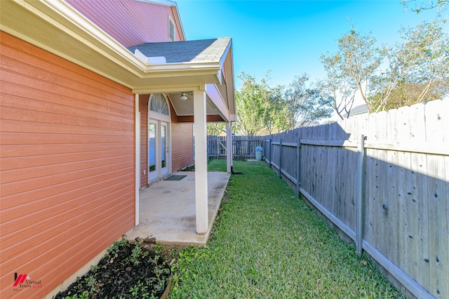 view of yard featuring a patio area