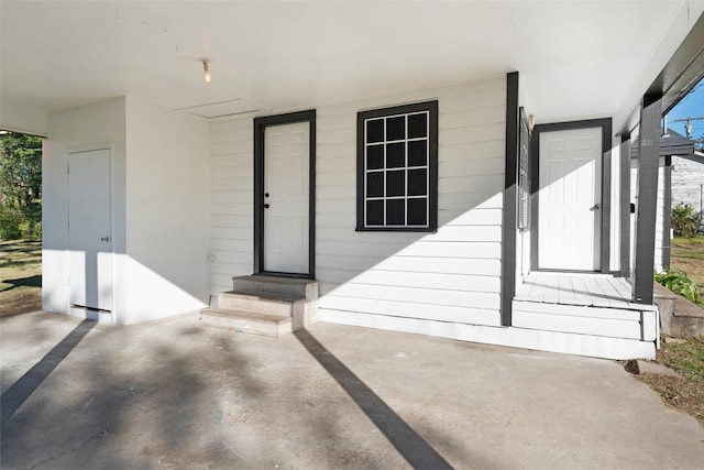 doorway to property featuring a porch