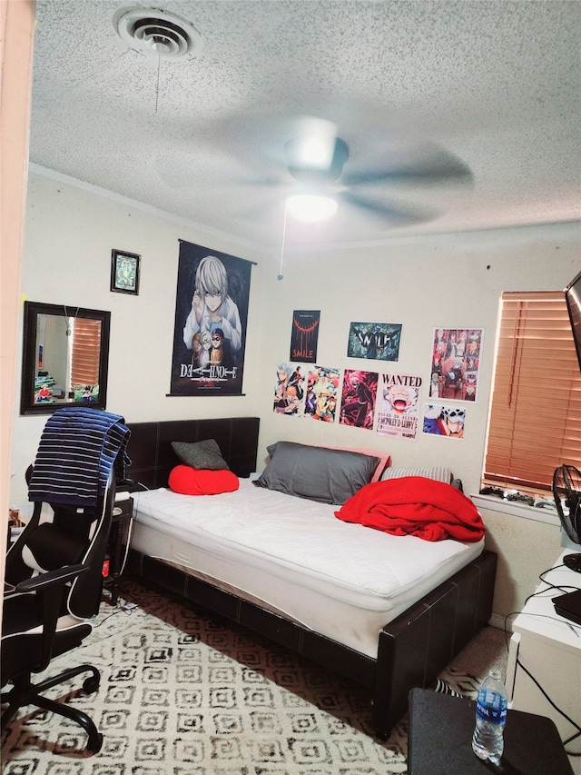 bedroom featuring a textured ceiling and ceiling fan