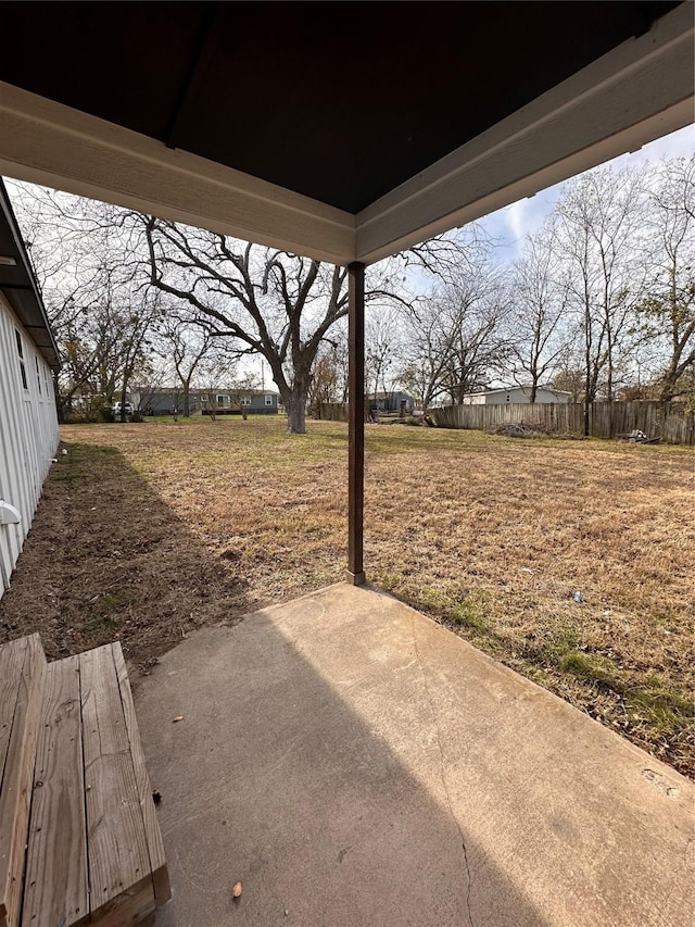 view of yard featuring a patio area