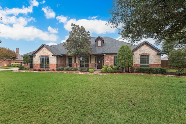 view of front of property with a front yard