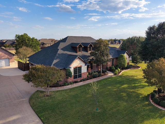 view of front of home featuring a front lawn