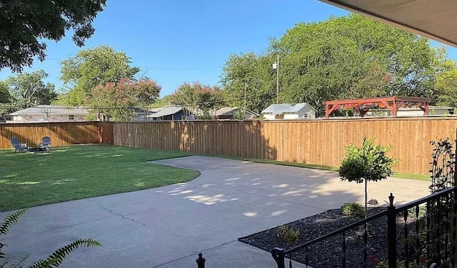 view of yard featuring a patio and a pergola