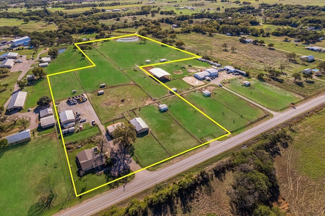 birds eye view of property featuring a rural view