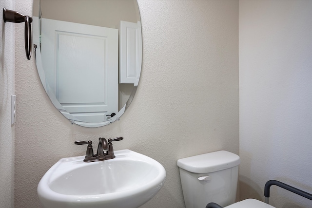 bathroom featuring sink and toilet