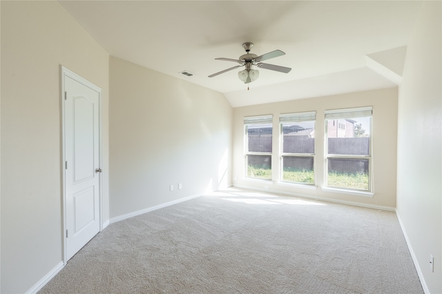 carpeted spare room with vaulted ceiling and ceiling fan