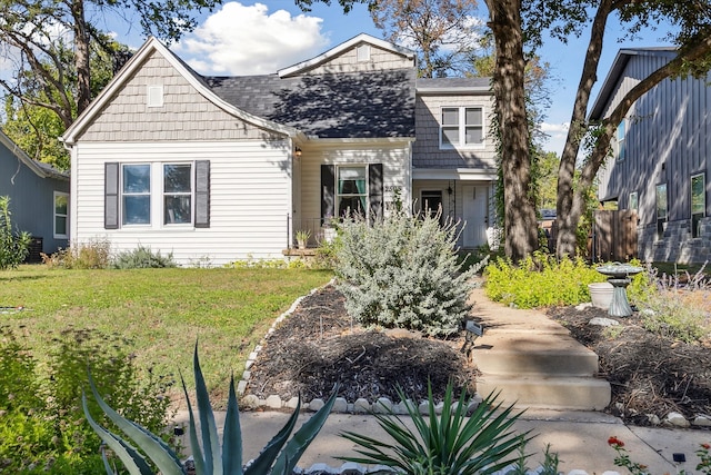 view of front facade with a front yard