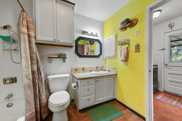 full bathroom featuring shower / bath combo with shower curtain, vanity, and toilet