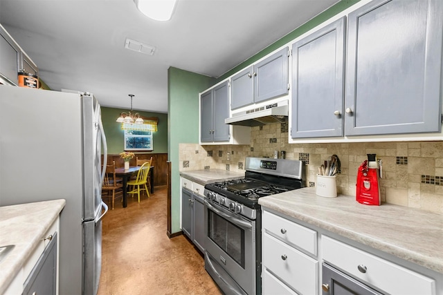 kitchen featuring stainless steel appliances, an inviting chandelier, backsplash, decorative light fixtures, and custom range hood