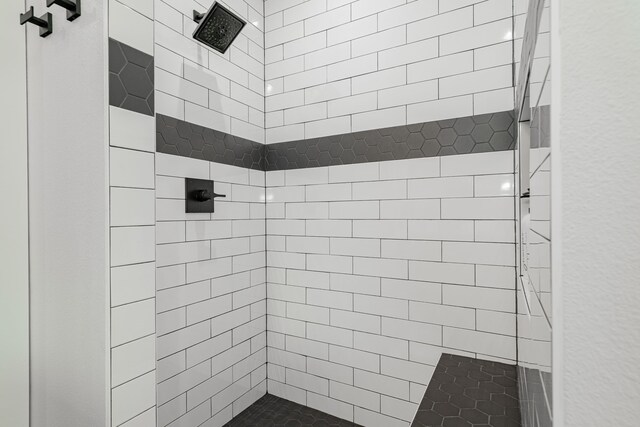 bathroom featuring tiled shower