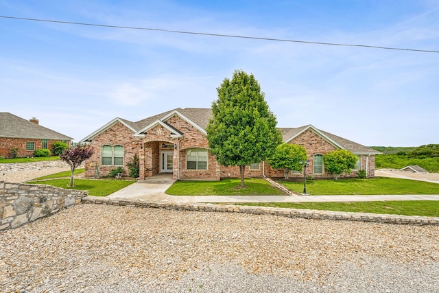 view of front of property with a front lawn