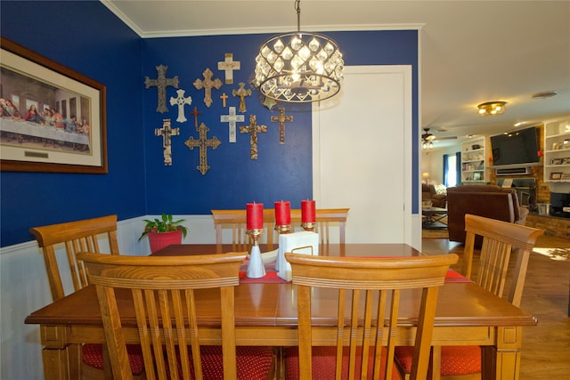 dining room featuring crown molding, hardwood / wood-style floors, and ceiling fan