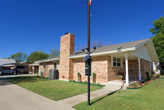 view of front facade featuring a carport, cooling unit, and a front yard