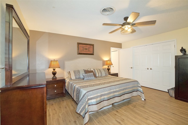 bedroom featuring a closet, light hardwood / wood-style floors, and ceiling fan