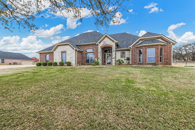 view of front of house featuring a front yard