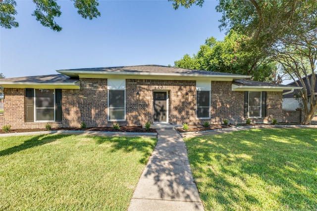 view of front of house with a front yard