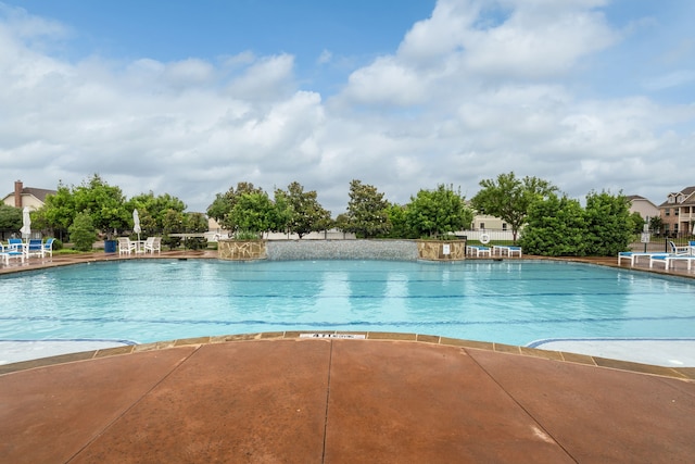 view of swimming pool featuring a patio