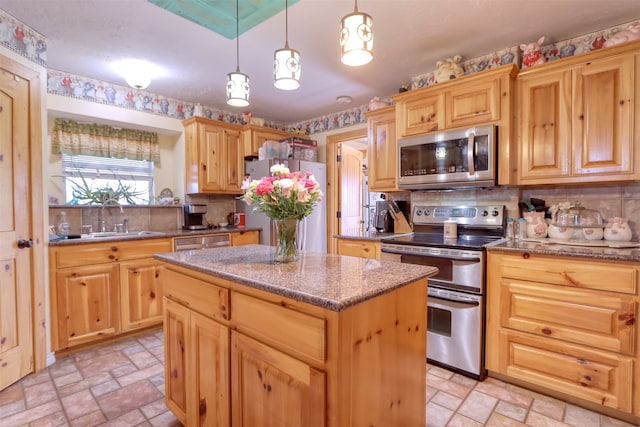 kitchen featuring decorative backsplash, appliances with stainless steel finishes, a center island, and decorative light fixtures