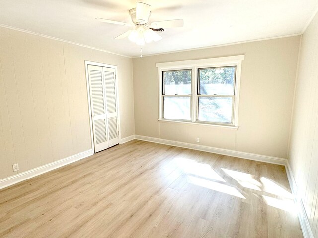 empty room with light hardwood / wood-style floors, ceiling fan, and ornamental molding