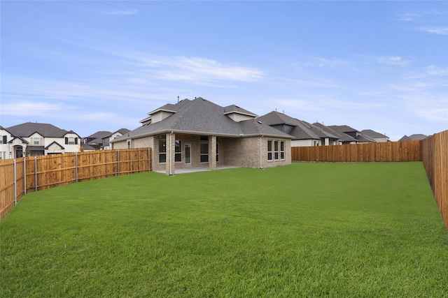 back of house featuring a lawn